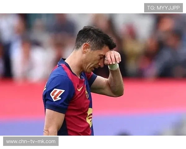 莱万积极回撤参与组织,巴塞罗那前场更加立体