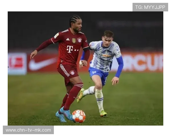 赫塔中场直塞抢点打入关键球——足球比赛中的绝妙配合与精彩瞬间