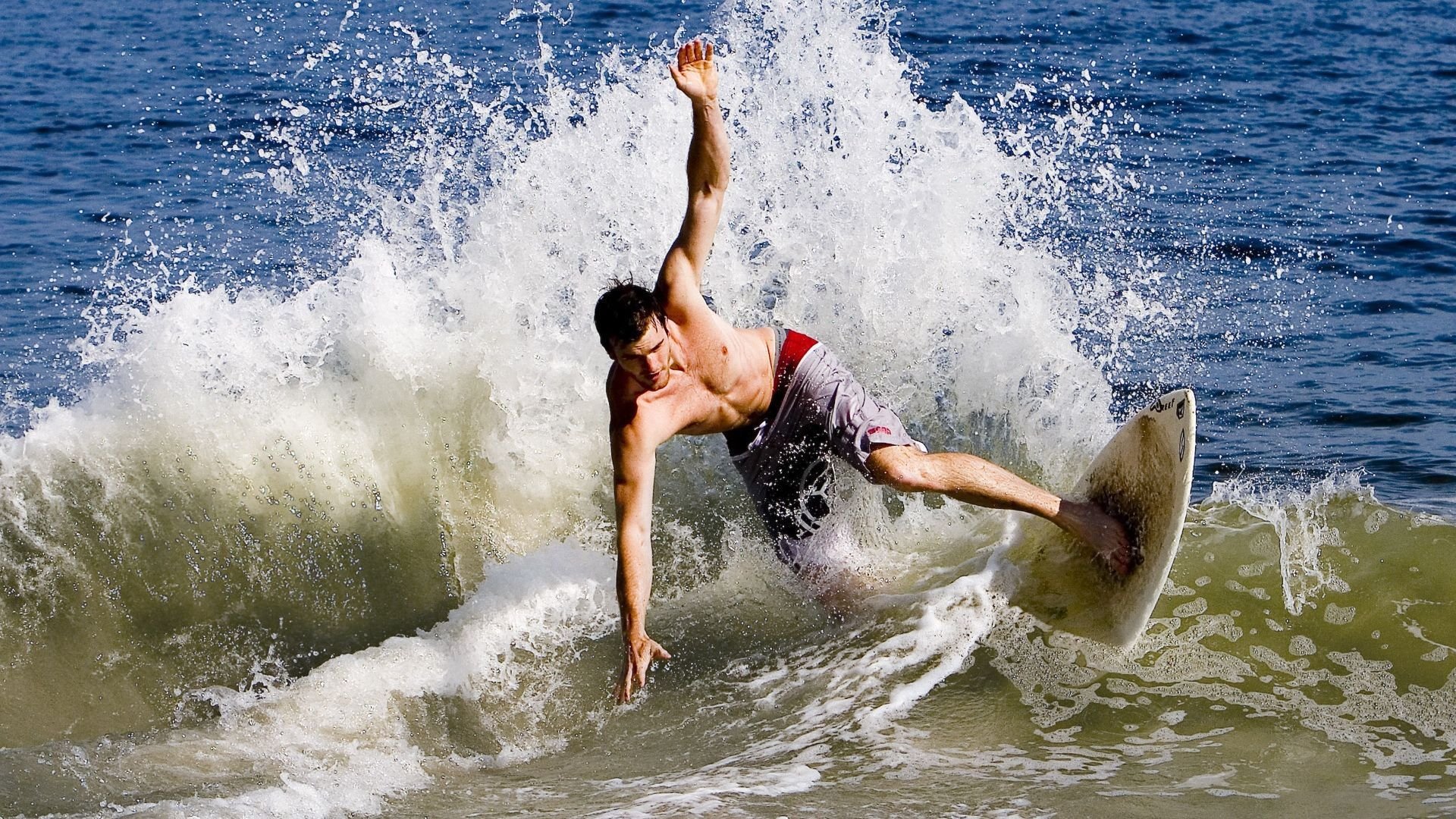 塞尔·拉恩：全黑队进攻中的快攻专家，每次带球突破都充满威胁